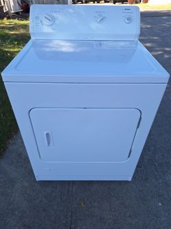 Secadora kenmore de gas trabaja muy bien y en muy buenas condiciones y muy limpia con una semana de garantía.