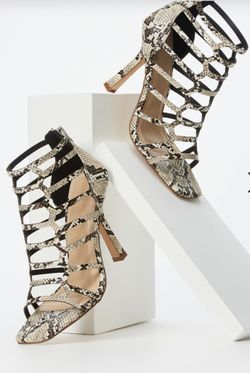 *NIB* JustFab Missi Gladiator Heeled Sandal Bone Snake/Python  Sz 7.5