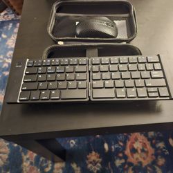 BRAND NEW WIRELESS FOLDABLE KEYBOARD AND MICE WITH A CASE. PORTABLE