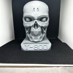 Terminator T-800 Statue