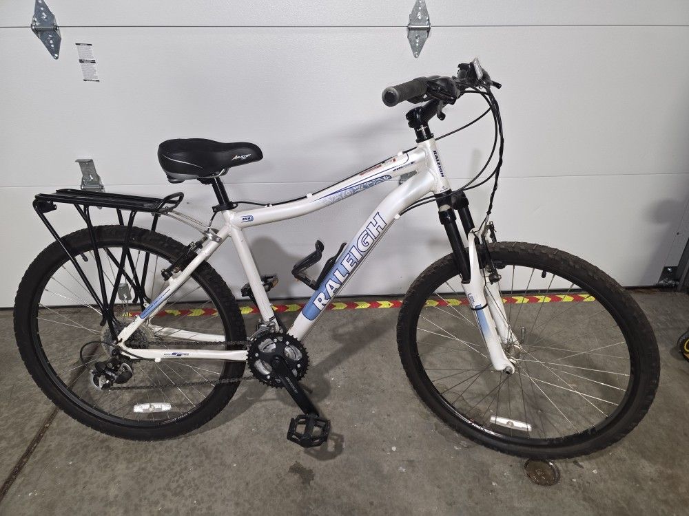 Raleigh Women's Mountain Bike With Rack For Child Seat