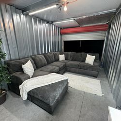 (Delivery) Large Grey Sectional Sofa with Reversible Chaise
