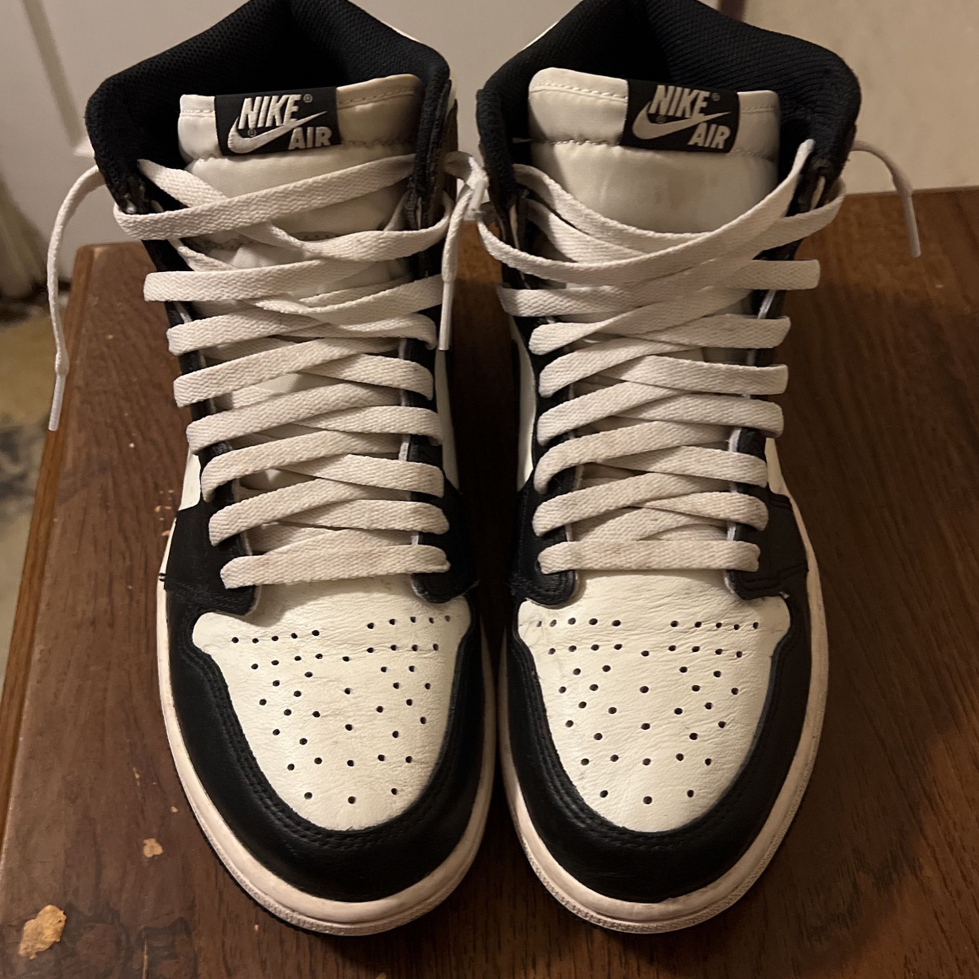 Air Jordan 1 Retro High OG ‘Dark Mocha’ Iconic Sneaker 