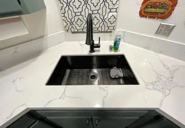 Quartz 🔥 Granite 💦 counters!