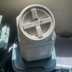 Pet Food Container 