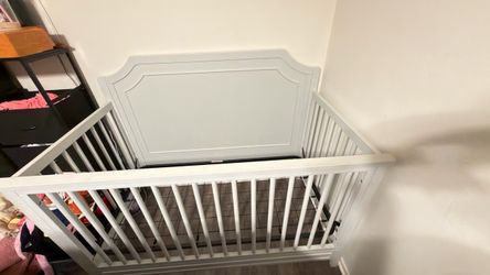 Light gray 4-1 Chloe regency crib