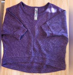 Girl's purple sweater size: 10/12