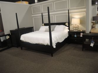 Trisha Yearwood Todays Traditions King Poster Bed - Black | Headboard