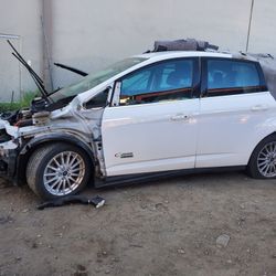 Parting out a 2013 Ford C Max parts