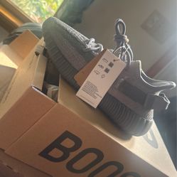 Yeezy Boost 350 V2