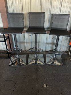3 Bar stools