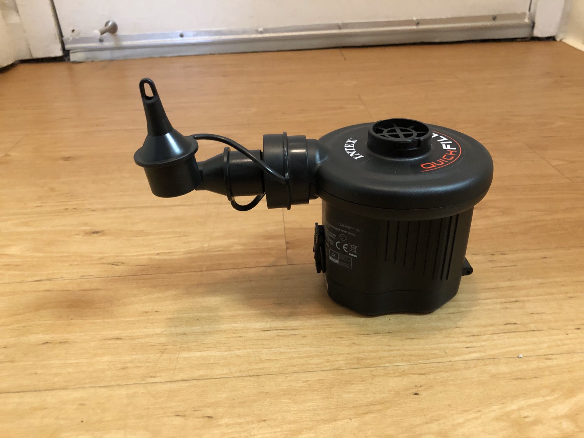 Battery operated pump for air mattresses