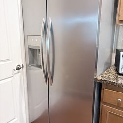 Frigidaire Fridge