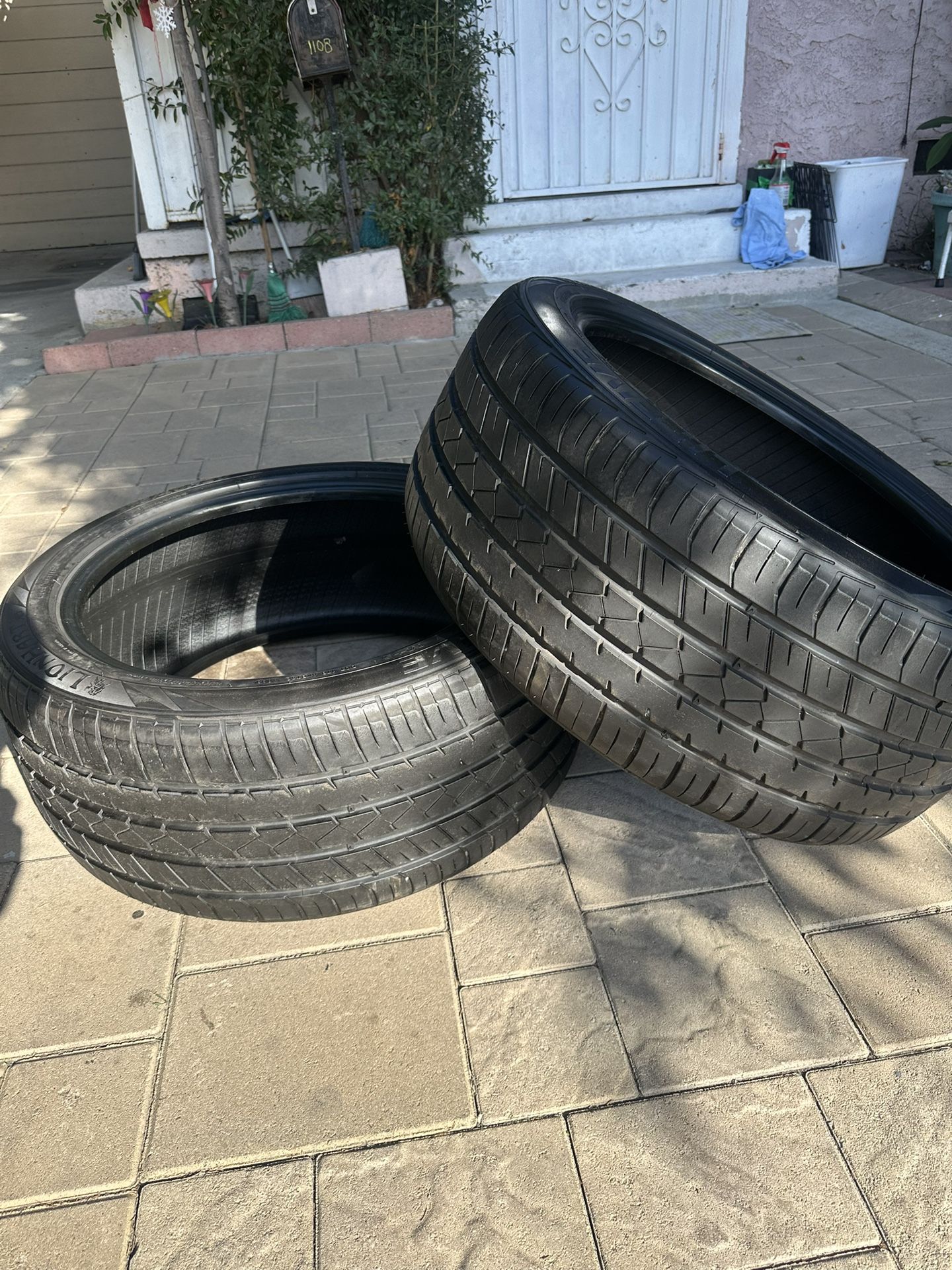 2 Lionhart Tires 275 40 20