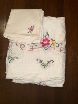 Vintage Tablecloth & Napkin Set - Embroidered Linen - 4 Sets Available