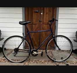 54cm Beautiful Giant Farrago Hybrid Bike