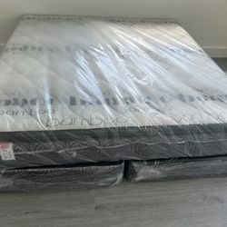 NEW MATTRESS KING SIZE PILLOWTOP WITH BOX SPRING 