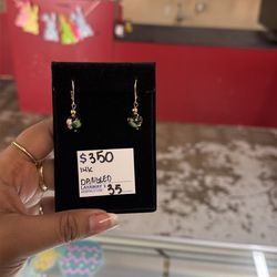 Dangle earrings with flower drawing