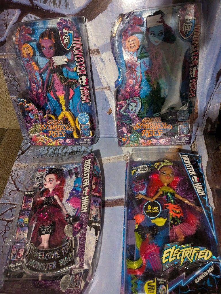 Monster High Dolls And Playset