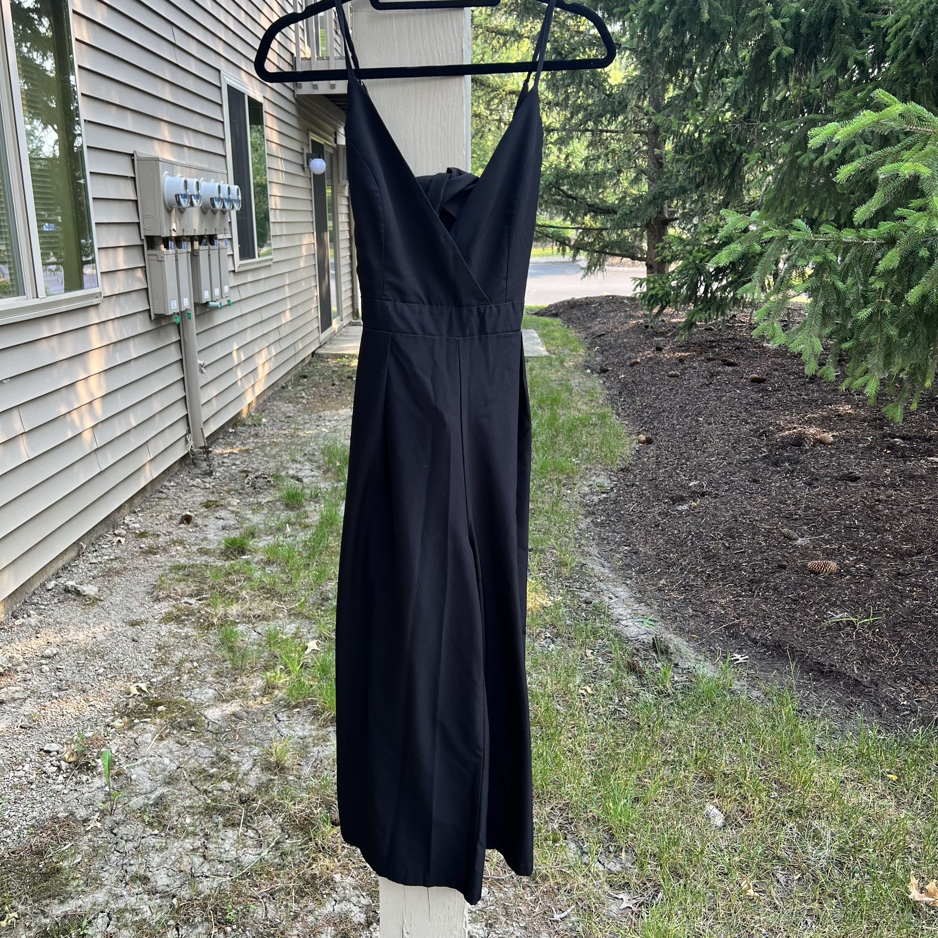 SHEIN V-Neck Sleeveless Ribbon Tie Back Jumpsuit