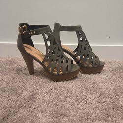 Trendsup Bonita Heels – Olive Green, Size 7 (Fit Like 8), Never Worn

