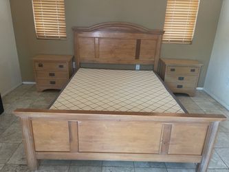 Queen bed set and 2 nightstands