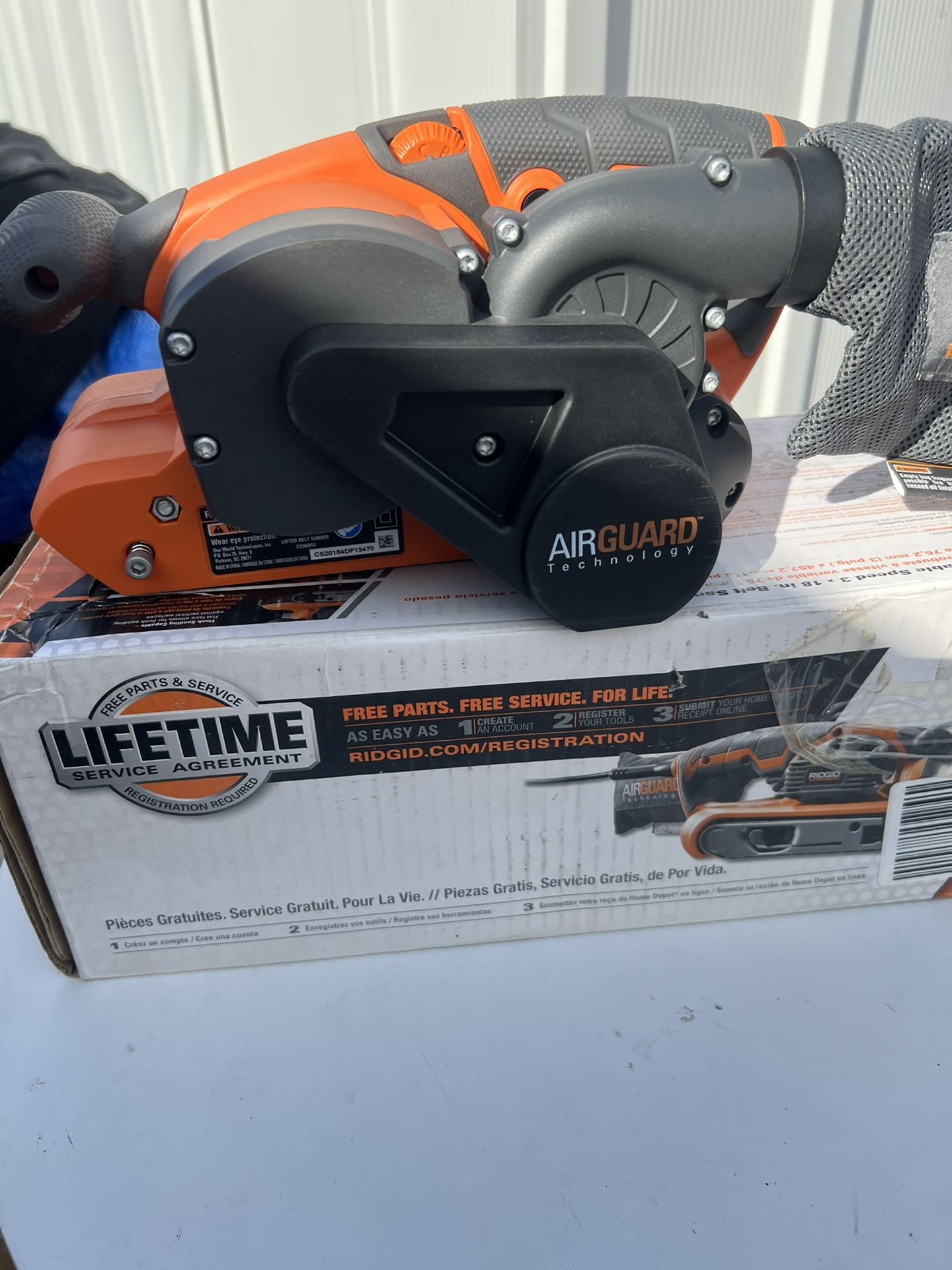 RIDGID 6.5 Amp Corded 3 in.W x 18 in.L Heavy Duty Variable Speed Belt Sander with AIRGUARD Technology