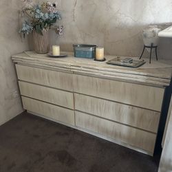 White wood Dresser 