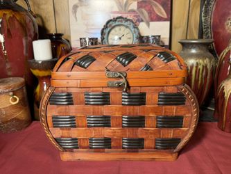 Vintage Woven Picnic Basket And Metal Latch Storage Chest 13.5” X 8.5” X 10”