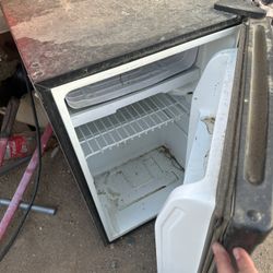 Mini Fridge 
