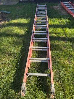 Werner 24’ Fiberglass Extension Ladder – 300 lb – As Is