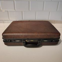 Hardshell briefcase 