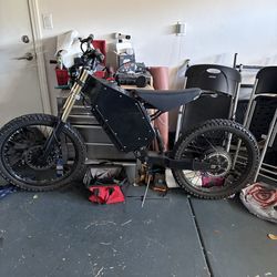 Stealth  bomber surron e moto