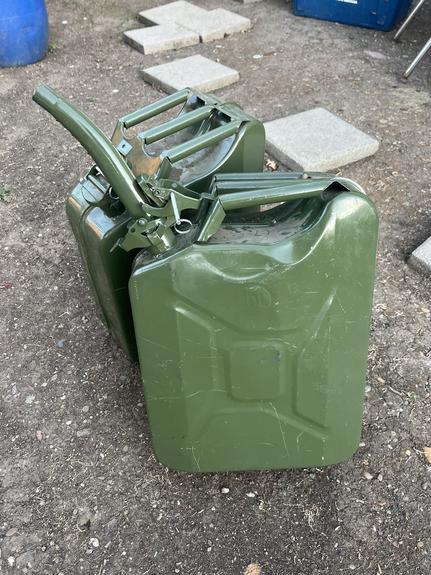 5 Gal Gas Tanks With Nozzle!