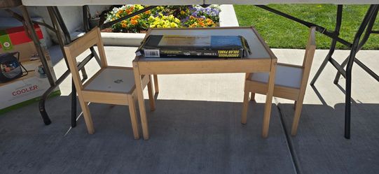 Kids desk