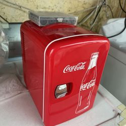 Mini refrigerator, specialized in storing makeup