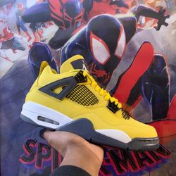 Air Jordan Retro 4 ‘Lightning’