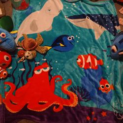 Disney finding Nemo Lot With Blanket And Stuffed Animals 