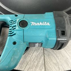 Makita JR 3050T reciprocating saw