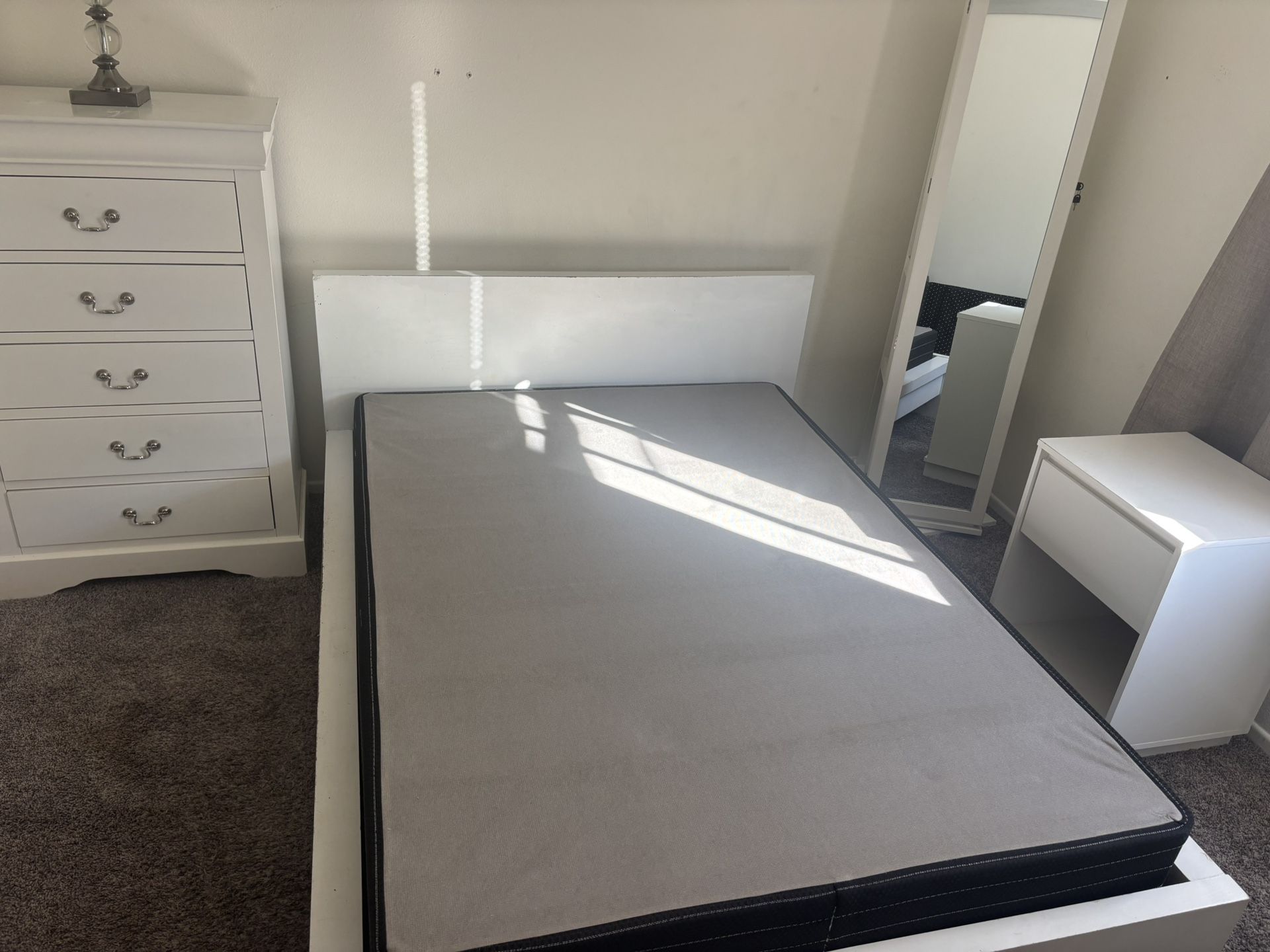 Full Size Bed Frame ! In Good Shape!!!!