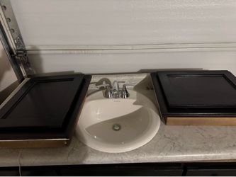 Laminate restroom vanities