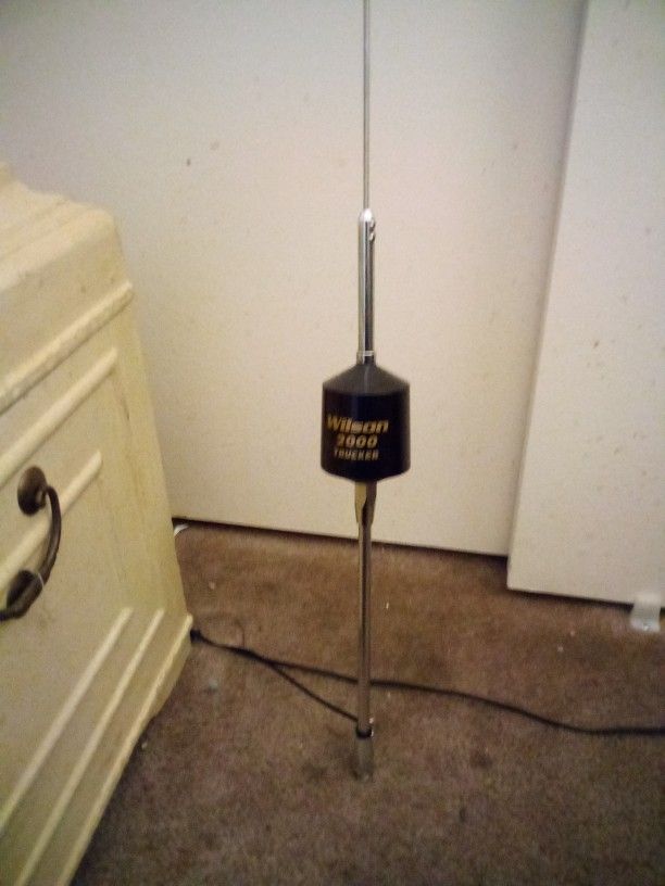 Got A Cobra Radio The Real Nice One That Has Scan And Has Even The Weather Has Talked Back Swrf Gain Dynamite And Noise Blanker Comes With An Amplifie