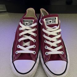 Converse/ Sneakers.