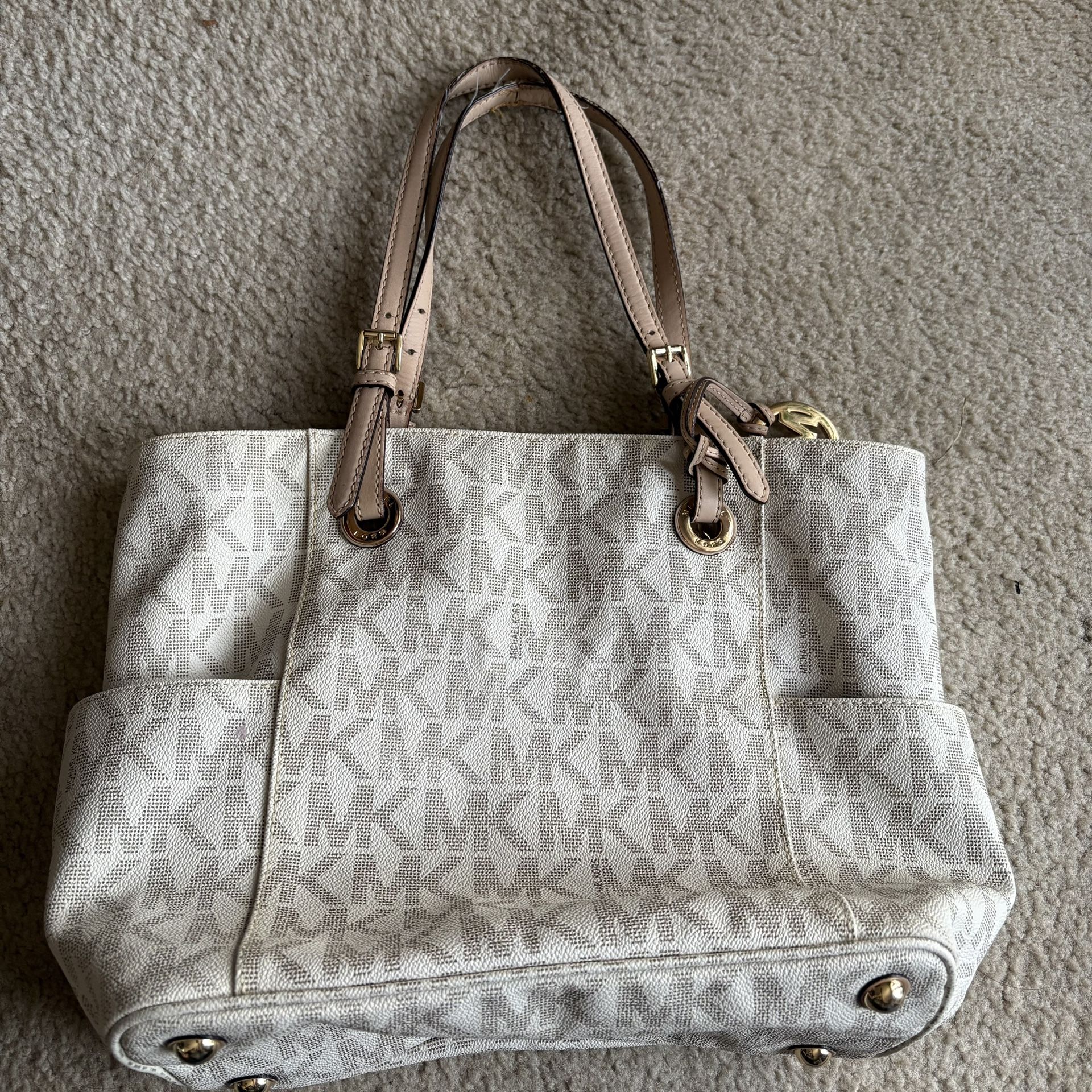 Michael Kors Jet Set Vanilla Shoulder Purse