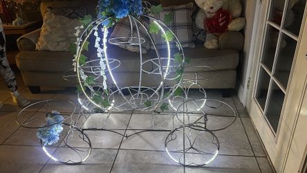 Cinderella carriage cake stand