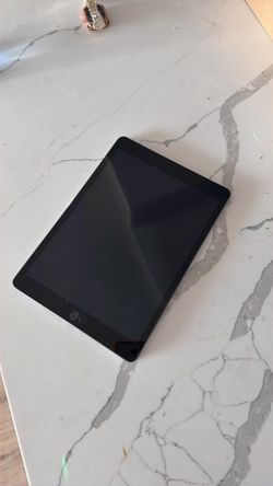 iPad (7th generation) Turns On but won’t charge