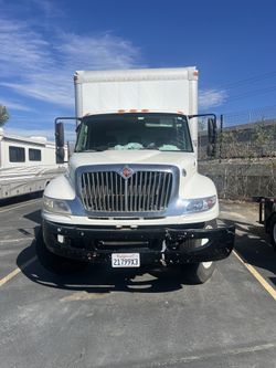 International 4300, White, 26 ft box truck