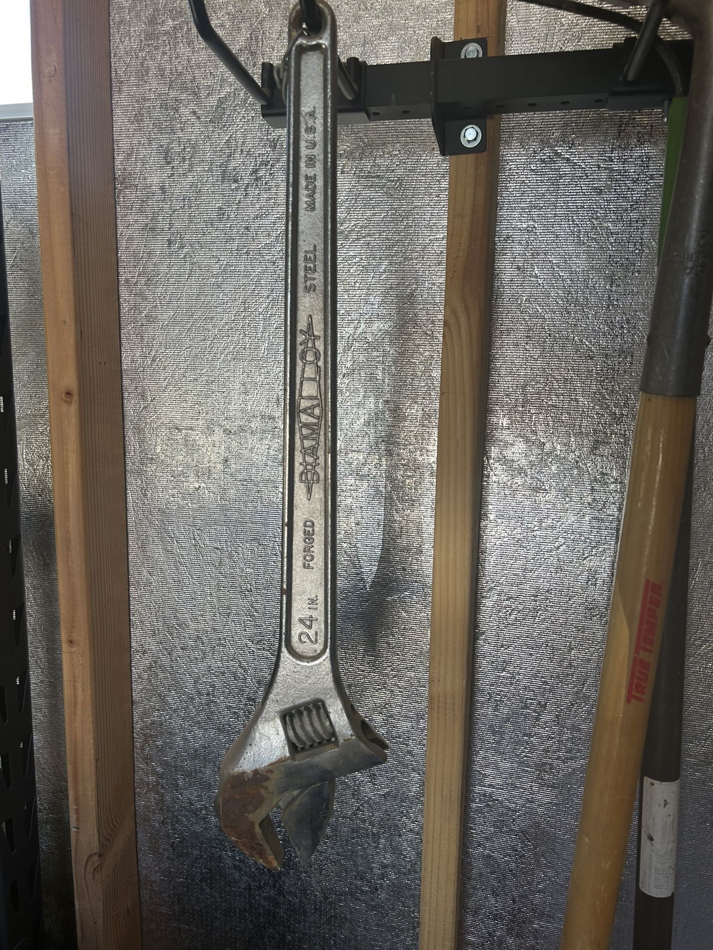 24 In Adjustable Wrench