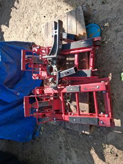 JACKS SEMINUEVOS PARA TRANSMISIÓN O MOTOS $100 EACH
