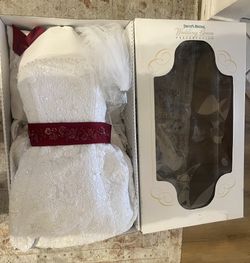 Never worn wedding dress size 12